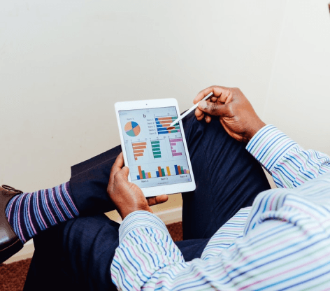 What is Invoice Discounting and How it Works? Background Image